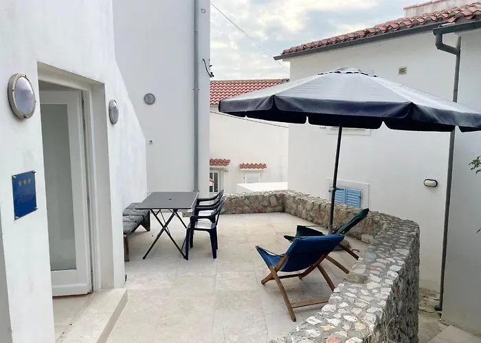 In Mit Terrasse By Interhome *