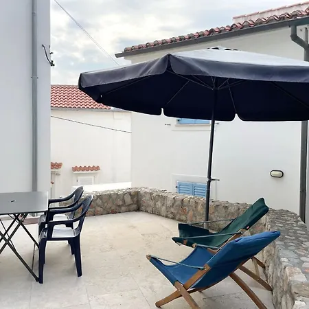 In Mit Terrasse By Interhome Apartament