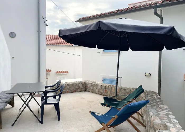 In Mit Terrasse By Interhome Apartamento