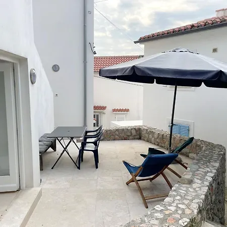 In Mit Terrasse By Interhome *
